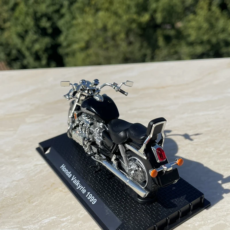 1:18 Valkyrie 1999 Alloy Touri - Model Kit Valkyrie ulasan dan harga